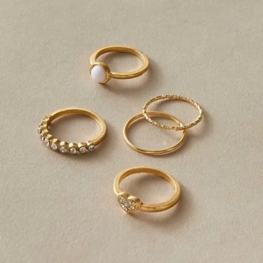 3/$30 💛 Dainty Ring Set